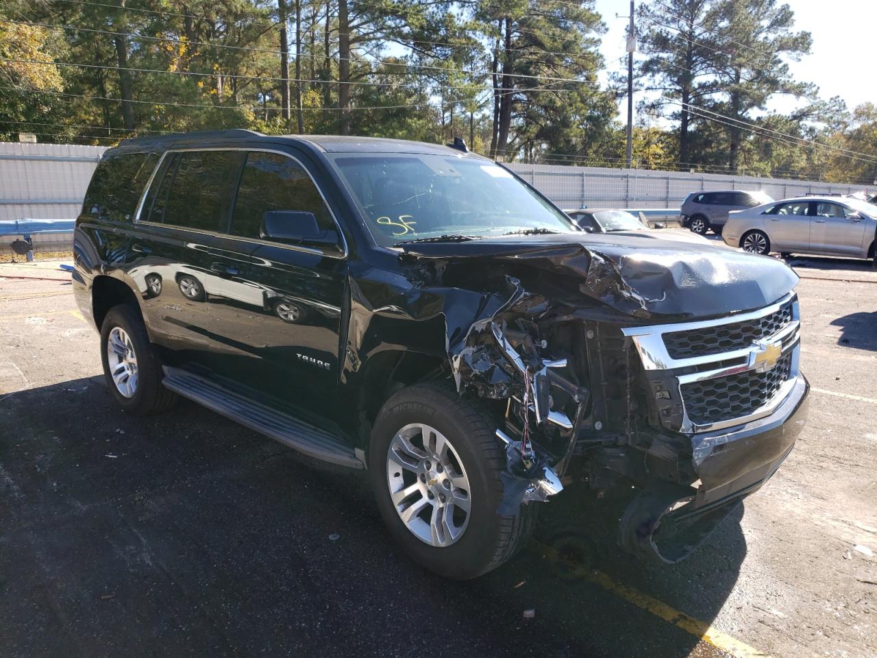 VIN 1GNSCBKCXFR570103 2015 CHEVROLET TAHOE no.4