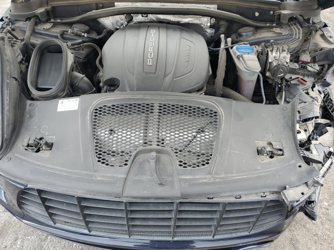 2018 Porsche Macan - Image 12