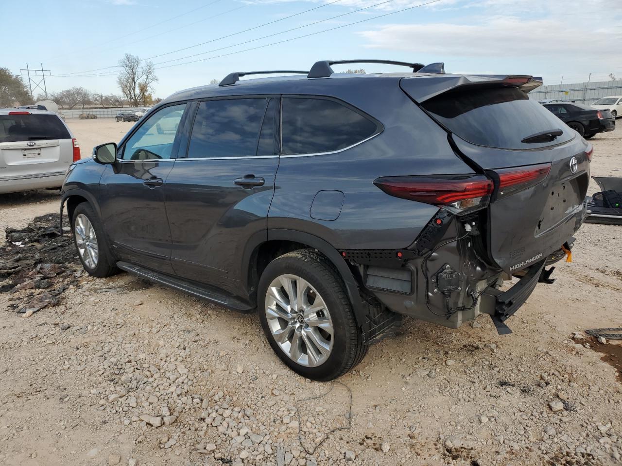5TDXBRCHXRS605605 2024 TOYOTA HIGHLANDER - Image 2
