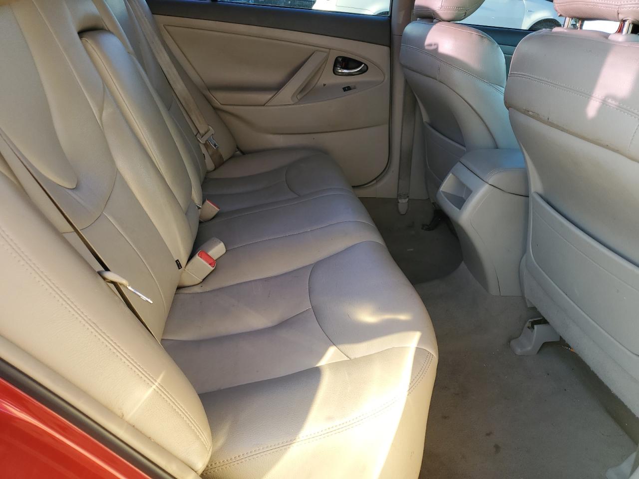 2010 Toyota Camry - Image 11