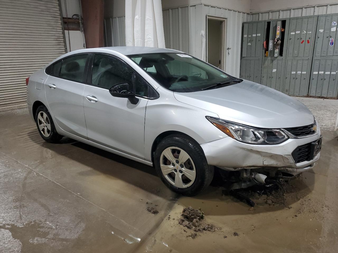 2018 Chevrolet Cruze - Image 4