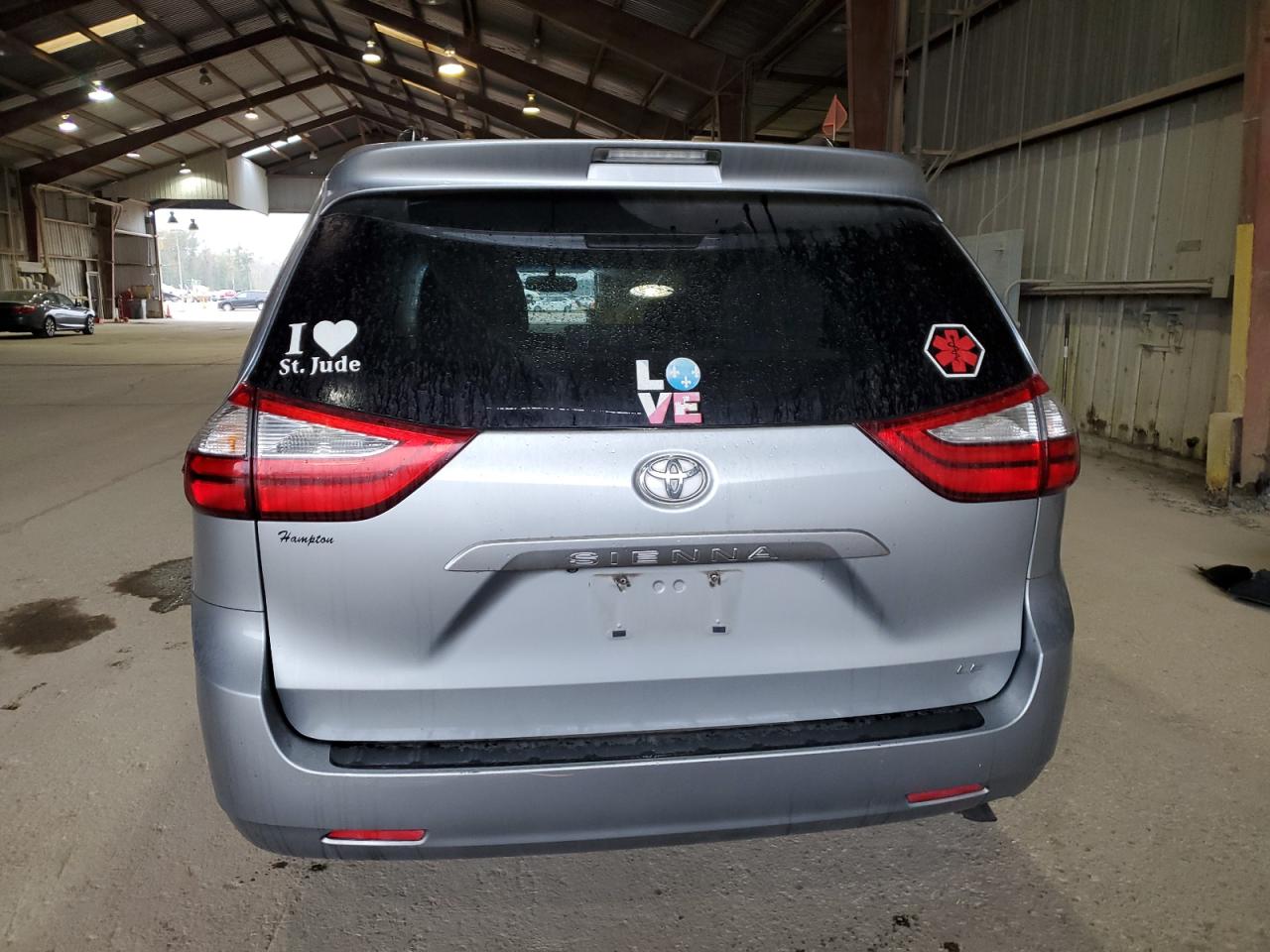 2015 Toyota Sienna - Image 6