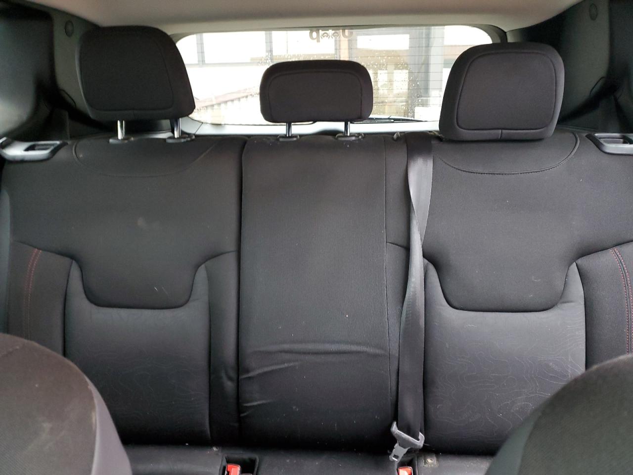 2017 Jeep Renegade - Image 10