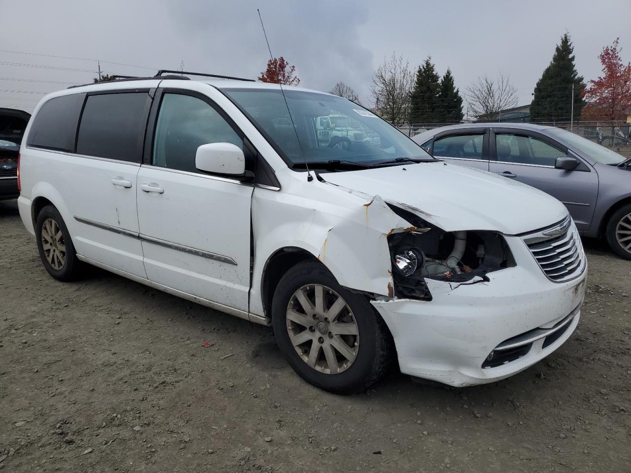 VIN 2C4RC1BG3ER209034 2014 CHRYSLER MINIVAN no.4