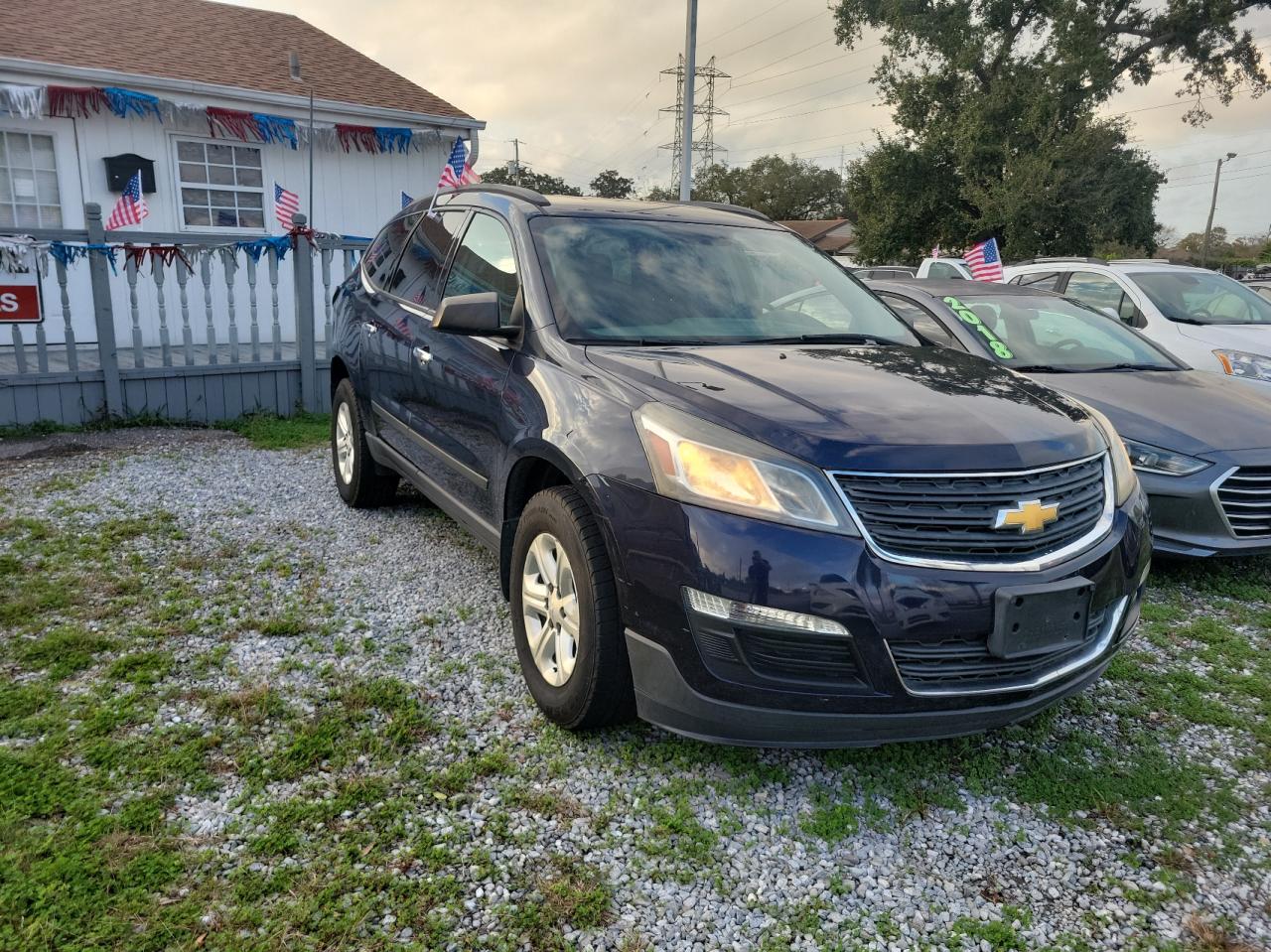 1GNKRFKD7FJ173753 2015 CHEVROLET TRAVERSE - Image 2