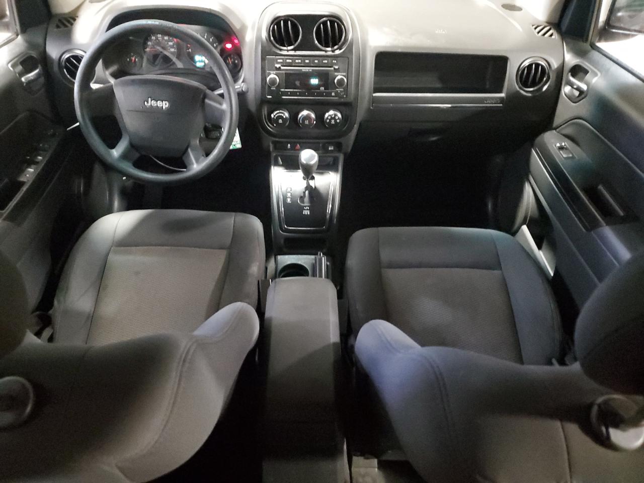 2010 Jeep Compass - Image 8