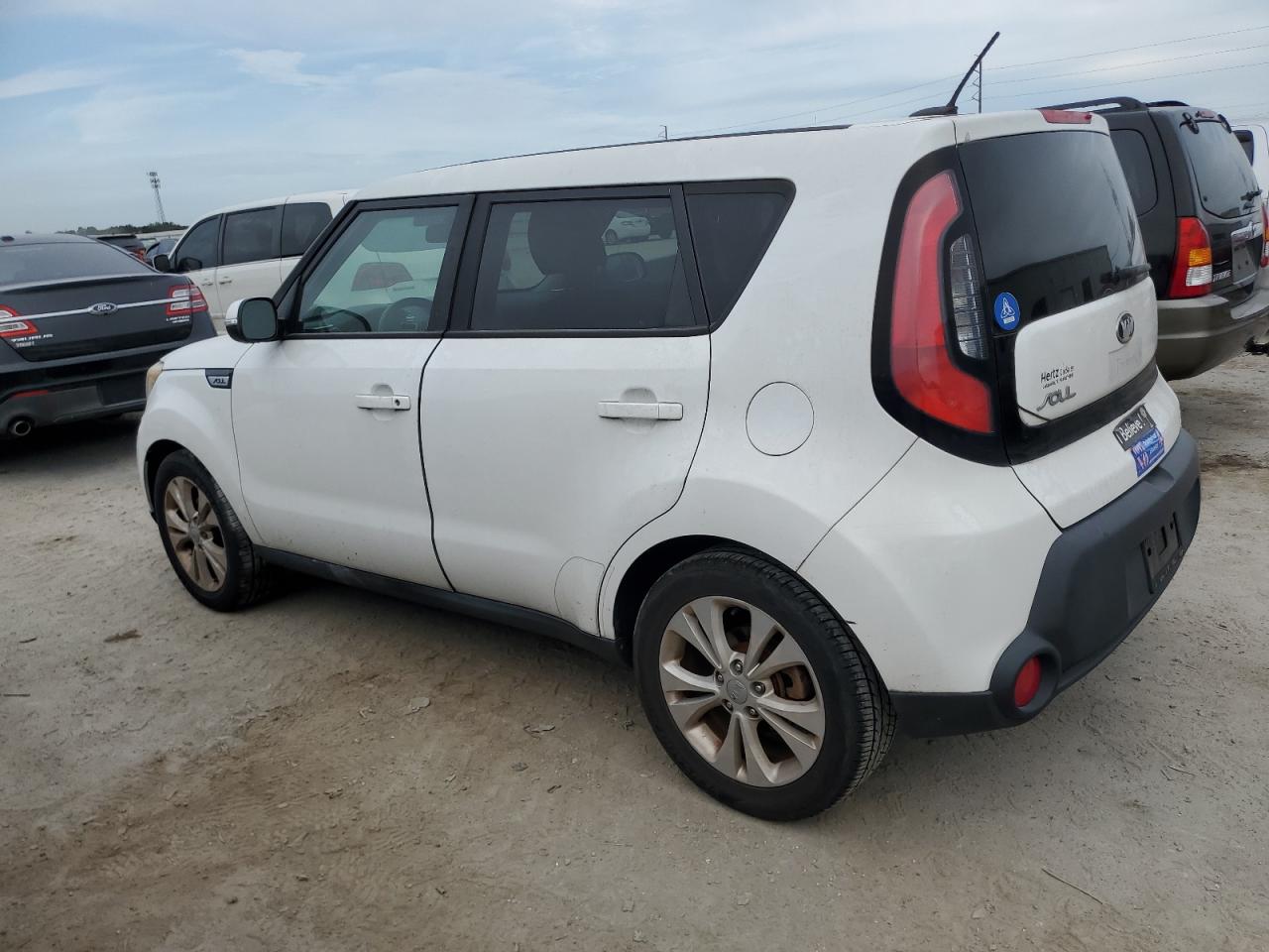 VIN KNDJP3A5XE7061639 2014 KIA SOUL no.2