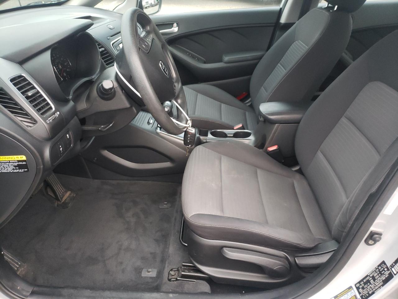 2017 Kia Forte - Image 7