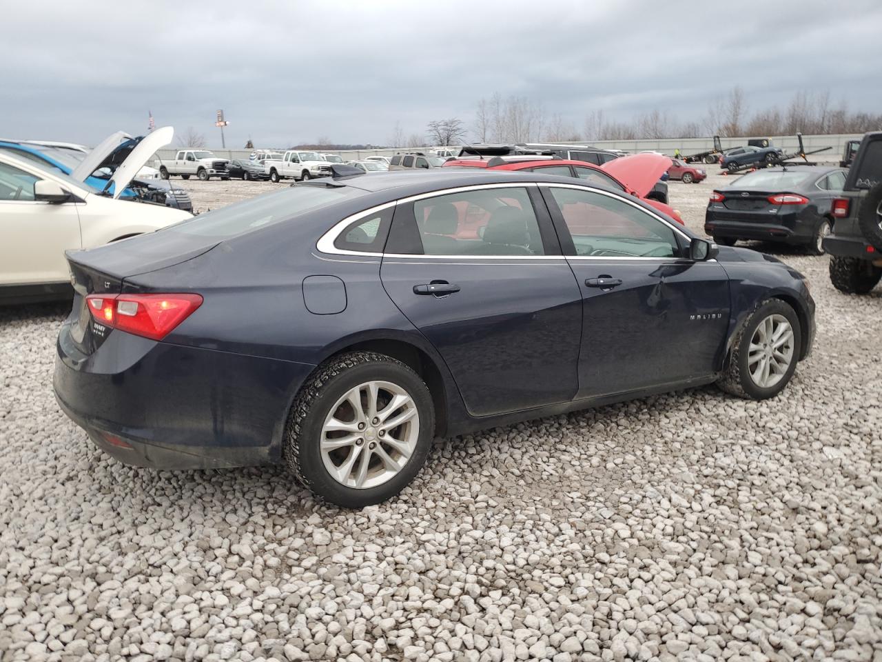 VIN 1G1ZE5ST7GF185323 2016 CHEVROLET MALIBU no.3