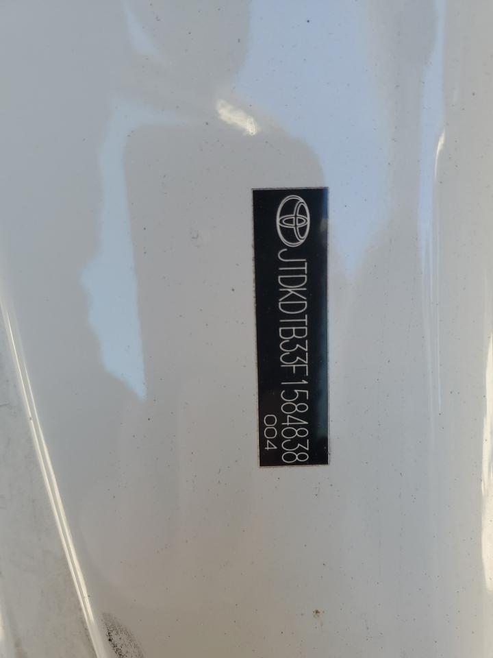 2015 Toyota Prius - Image 12