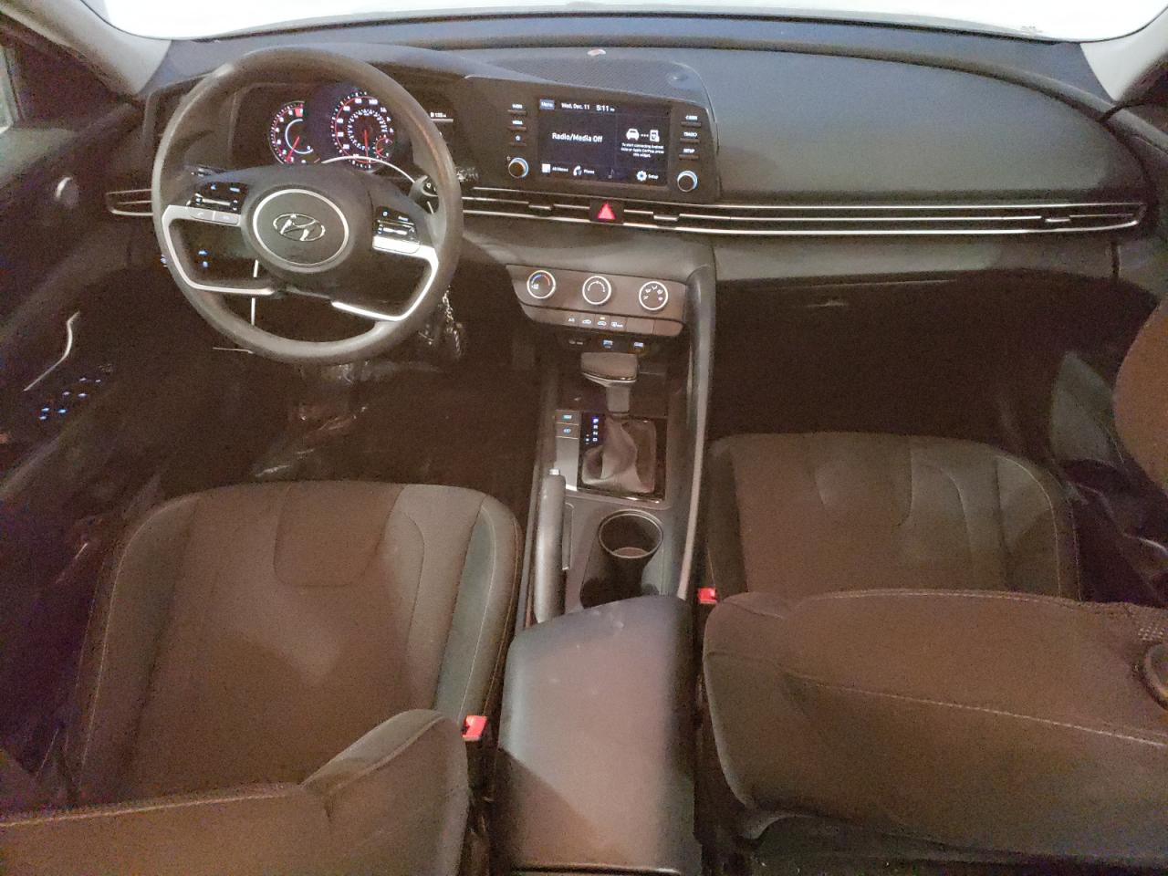 2021 Hyundai Elantra - Image 8