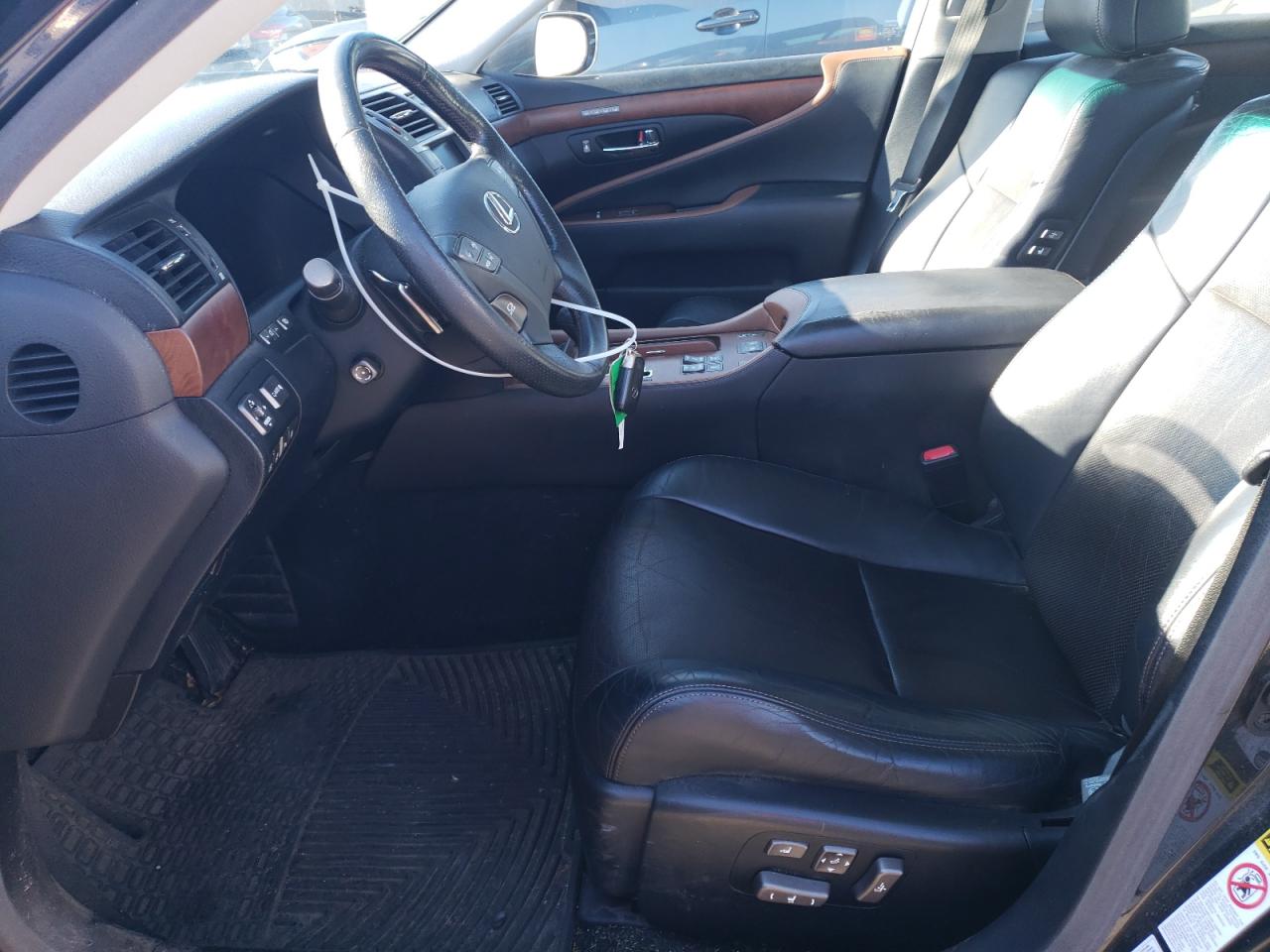 2010 Lexus LS - Image 7