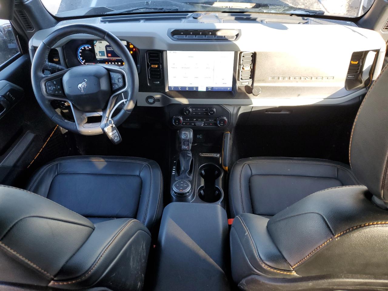 2022 Ford Bronco - Image 8