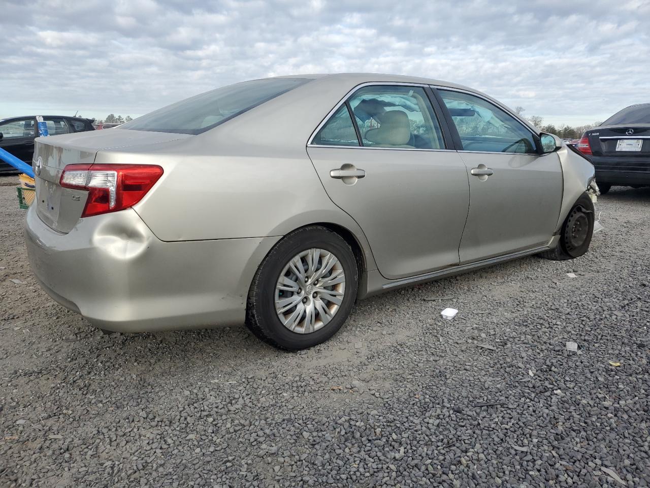 VIN 4T4BF1FK1ER434726 2014 TOYOTA CAMRY no.3