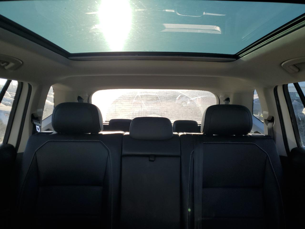 2021 Volkswagen Tiguan - Image 10