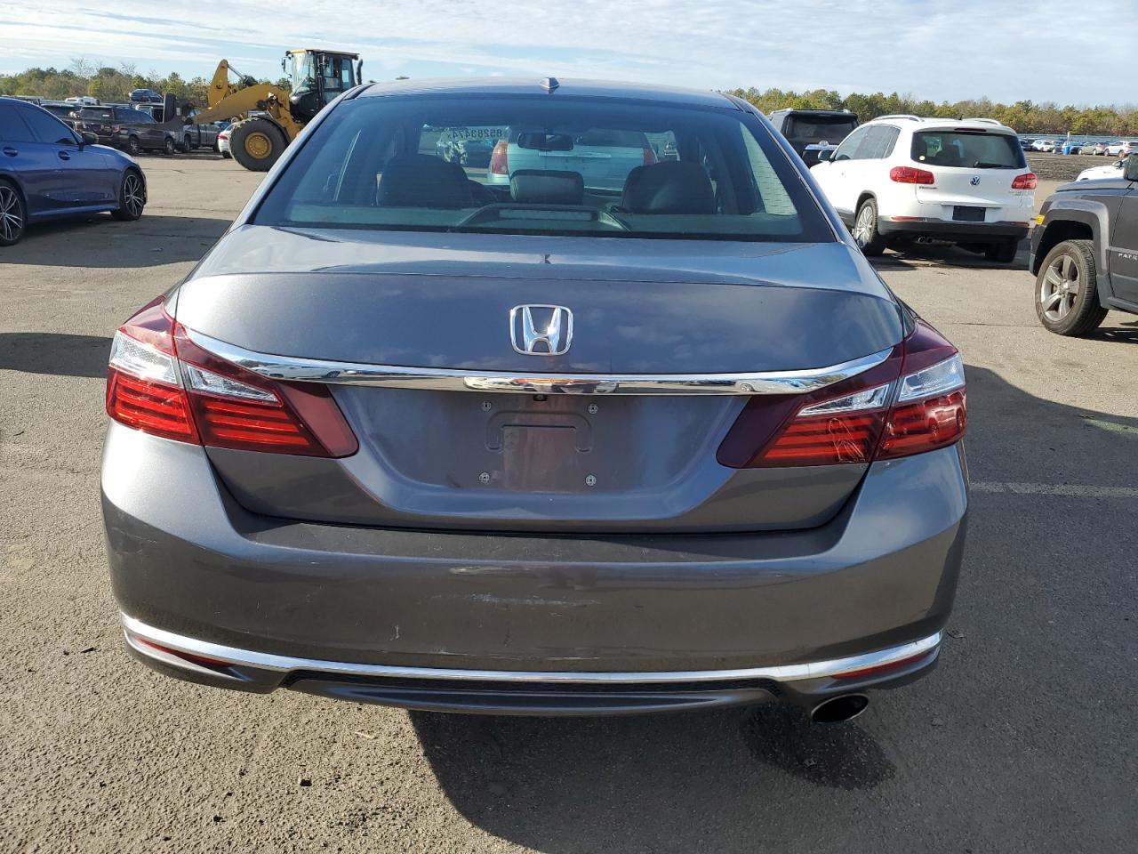 VIN 1HGCR2F87HA196067 2017 HONDA ACCORD no.6