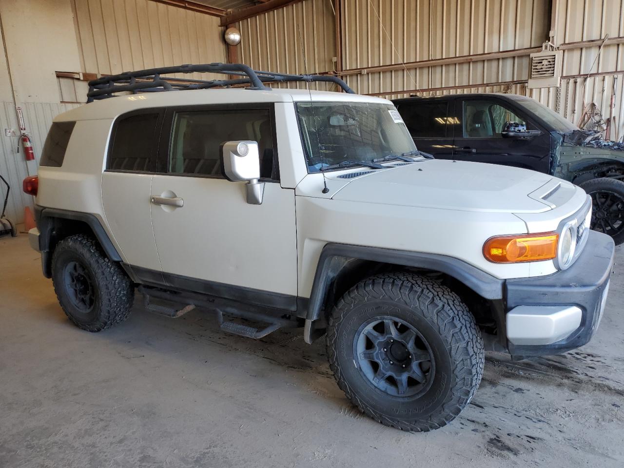 VIN JTEBU4BF7EK185631 2014 TOYOTA FJ CRUISER no.4