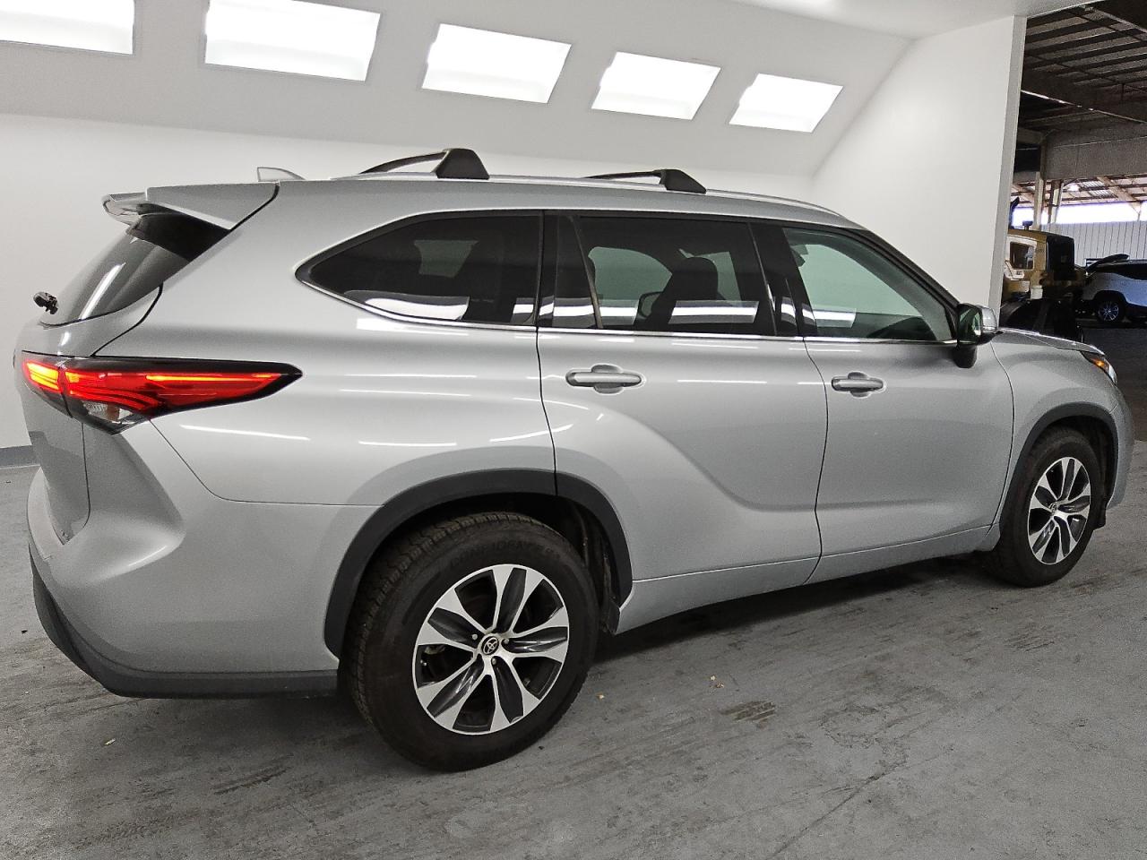 2021 Toyota Highlander - Image 3