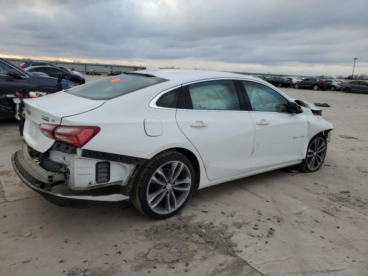2022 Chevrolet Malibu - Image 3