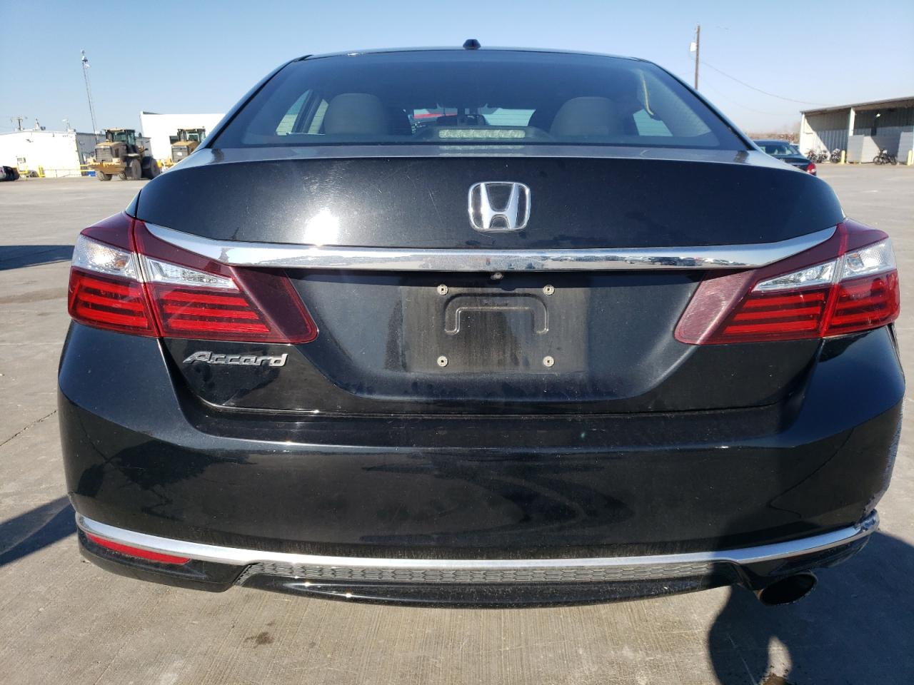 1HGCR2F87HA261631 HONDA ACCORD 2017