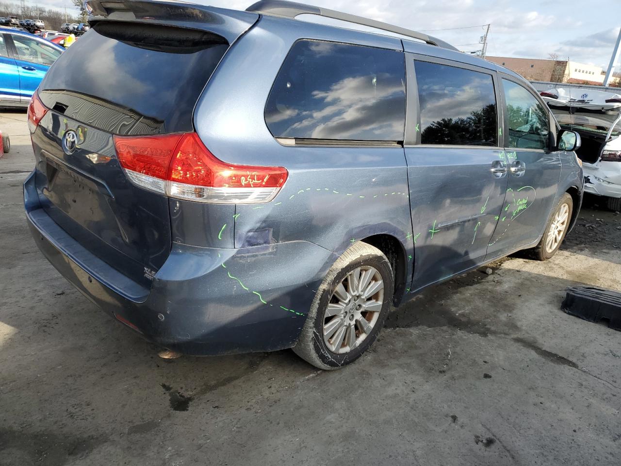 2014 Toyota Sienna - Image 3