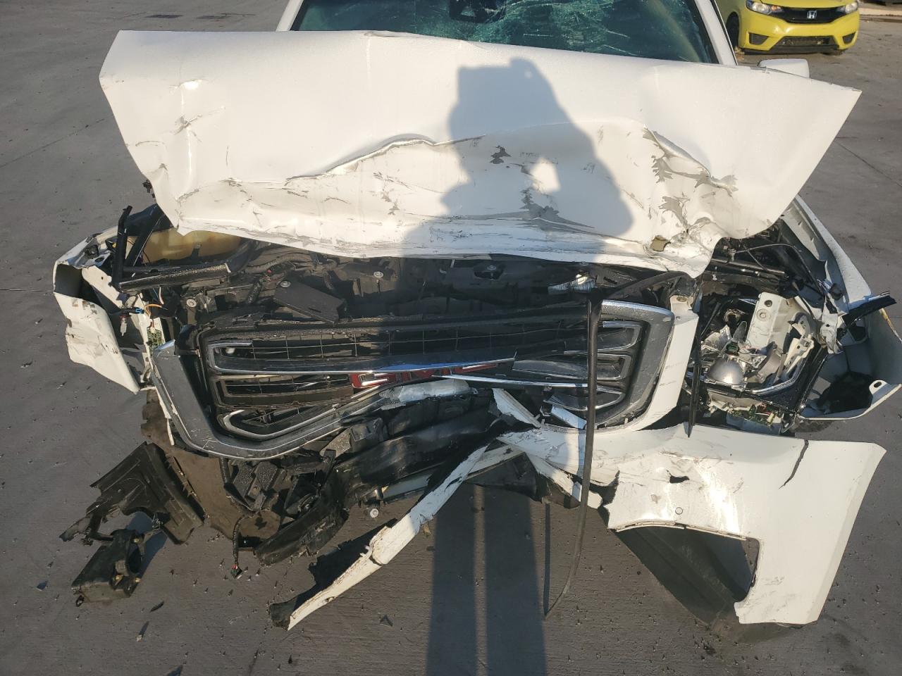 2018 GMC Yukon - Image 12