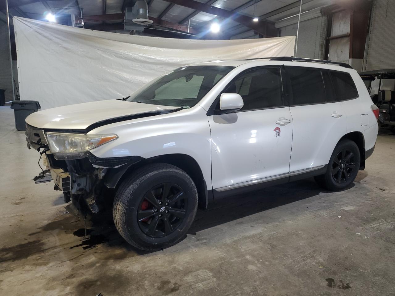 VIN 5TDBK3EH8DS180043 2013 TOYOTA HIGHLANDER no.1