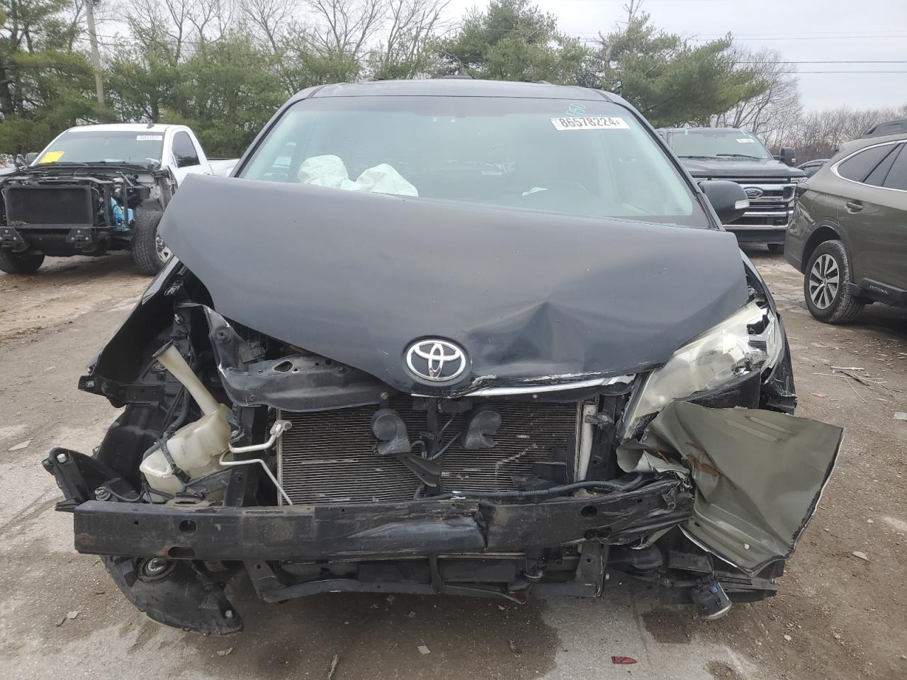 2013 Toyota Sienna - Image 5