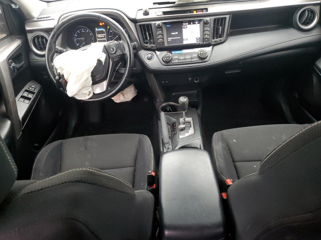 VIN JTMWFREV4JJ163067 2018 TOYOTA RAV4 no.8