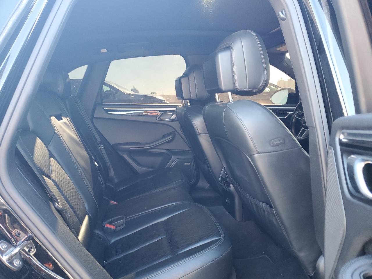 2018 Porsche Macan - Image 11