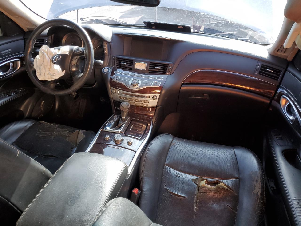 2011 Infiniti M - Image 8