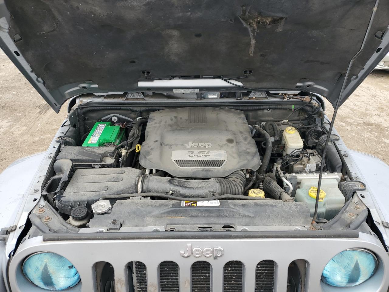 2013 Jeep Wrangler - Image 12