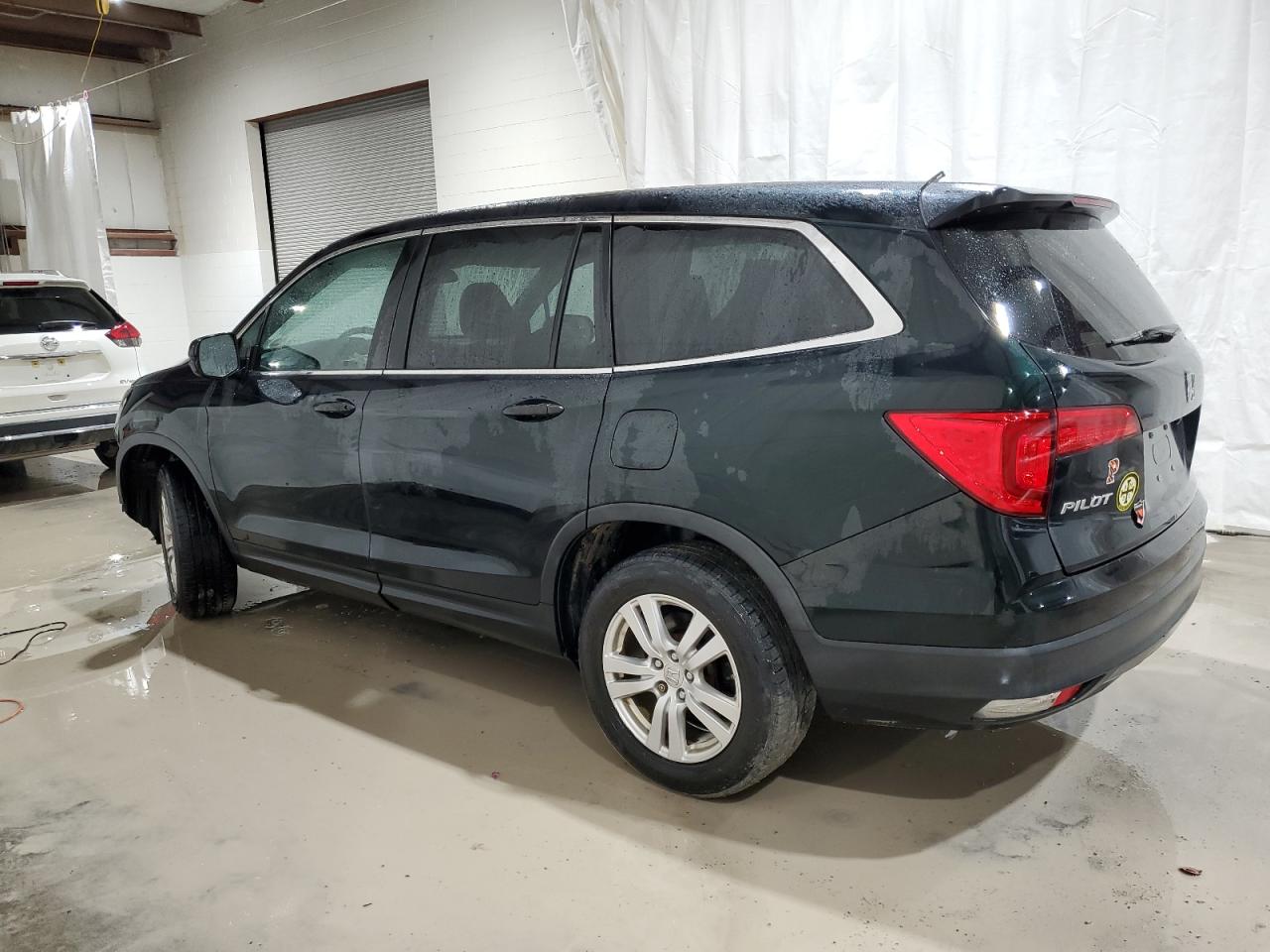 2017 Honda Pilot - Image 2