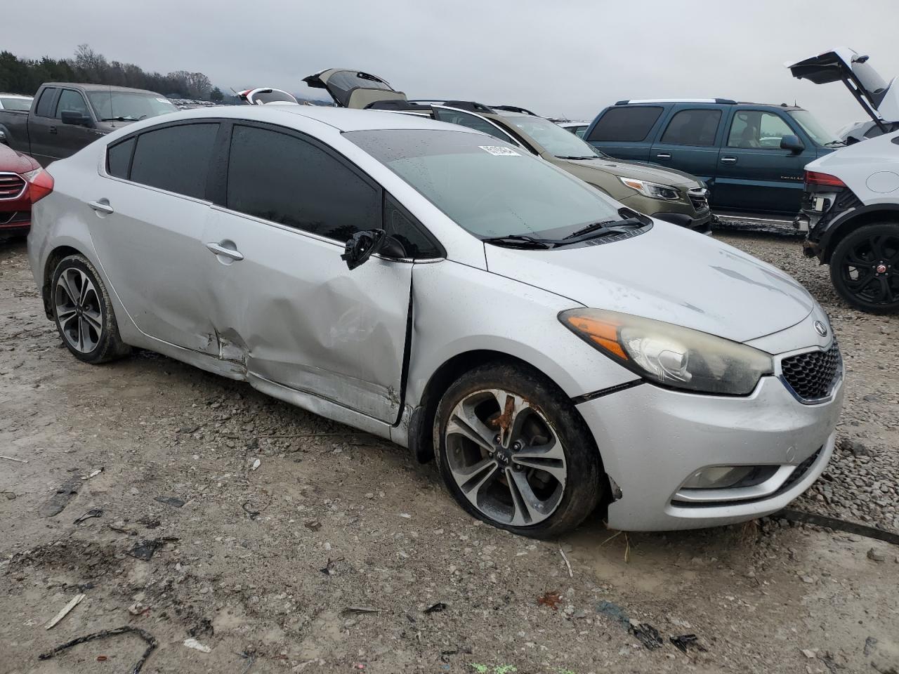 VIN KNAFX4A82G5545239 2016 KIA FORTE no.4