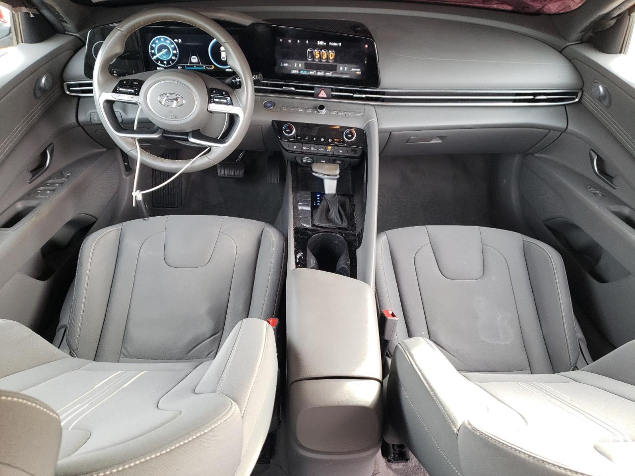 2023 Hyundai Elantra - Image 8