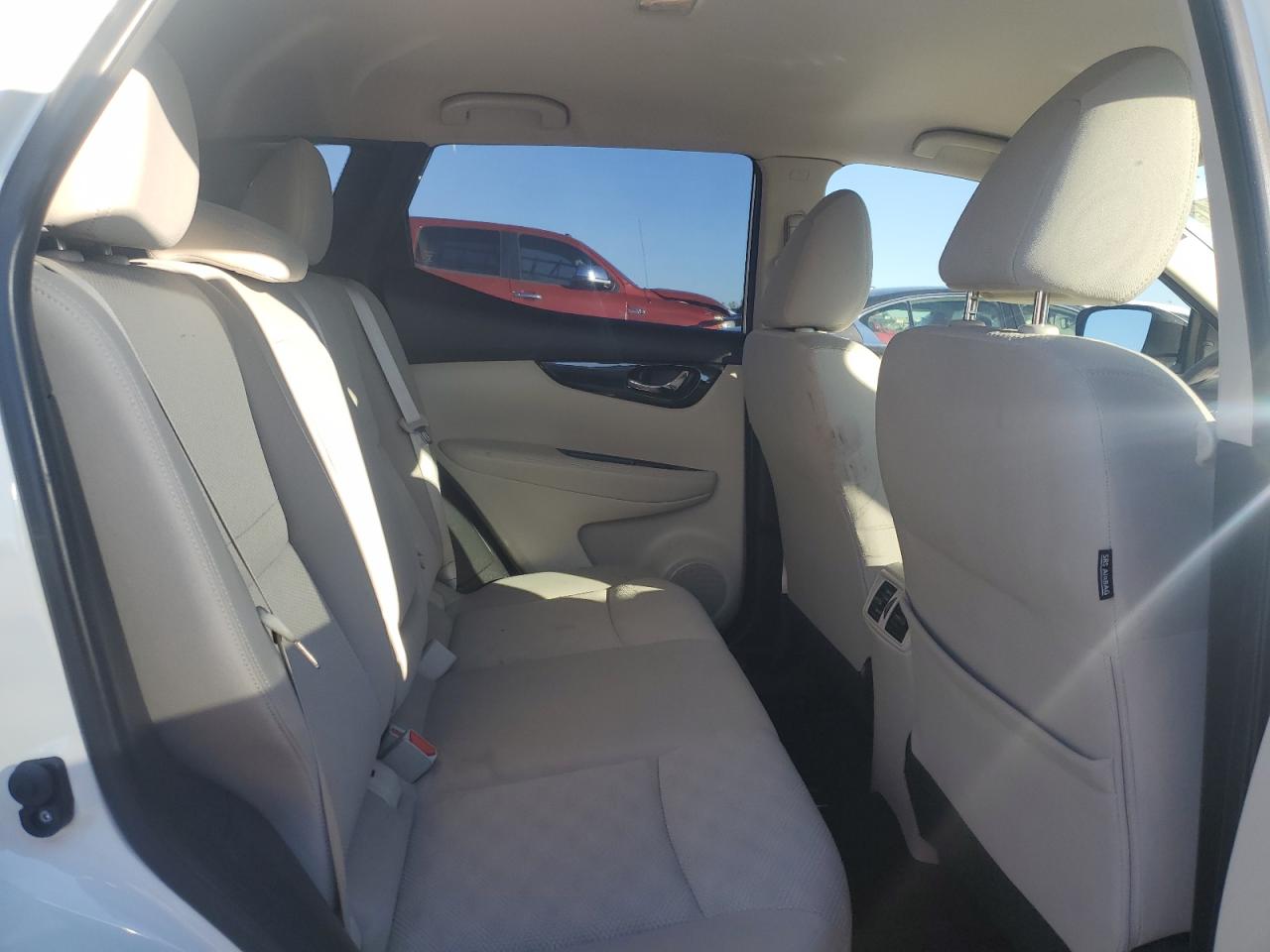 2018 Nissan Rogue - Image 11