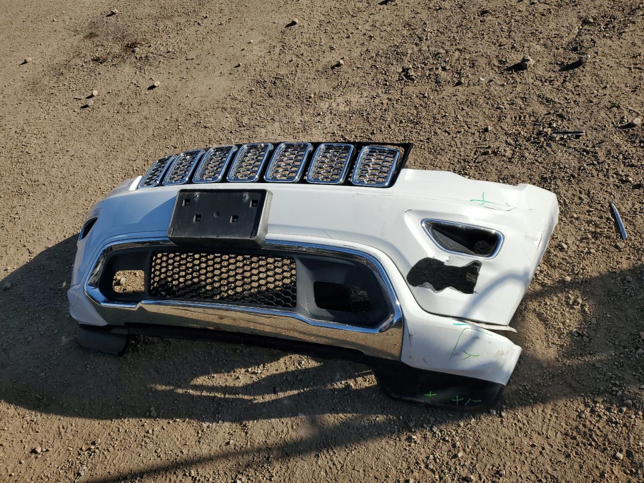 2018 Jeep Grand Cherokee - Image 12