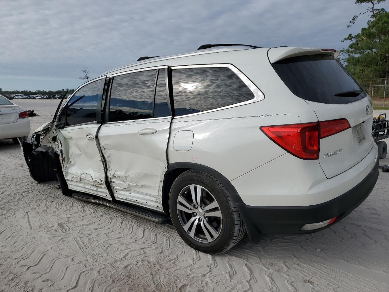 2017 Honda Pilot - Image 2