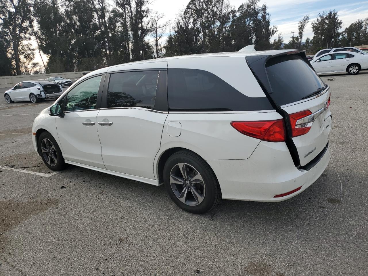 VIN 5FNRL6H88KB053979 2019 HONDA ODYSSEY no.2