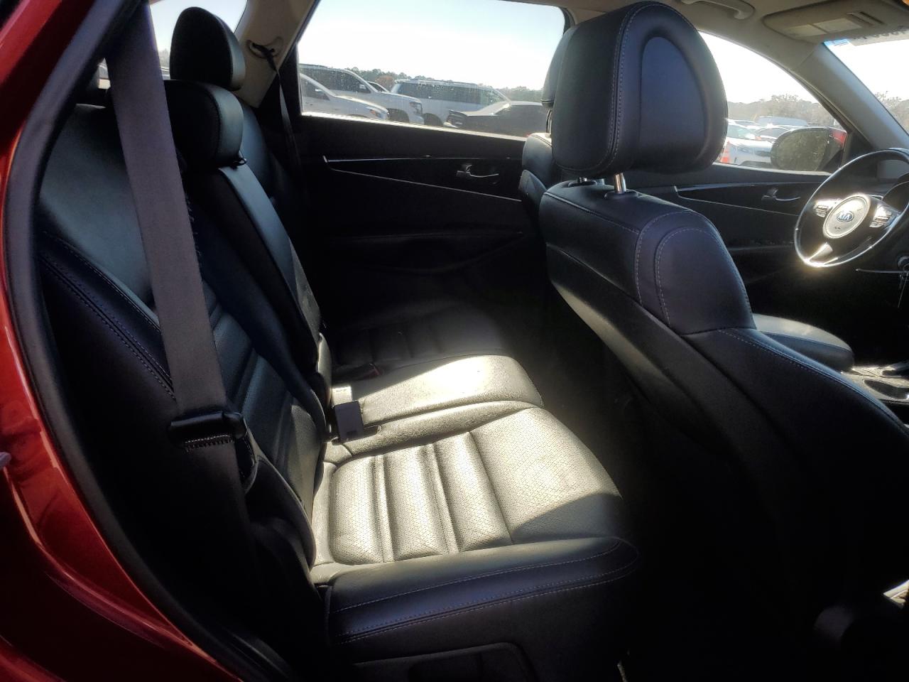 2016 Kia Sorento - Image 11