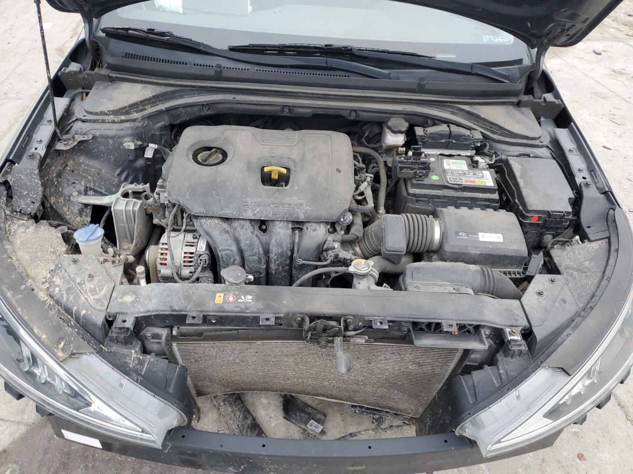 2019 Hyundai Elantra - Image 13
