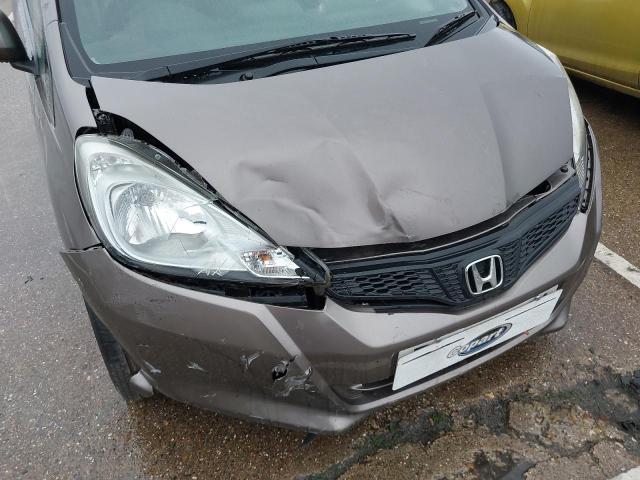 2013 HONDA JAZZ ES +