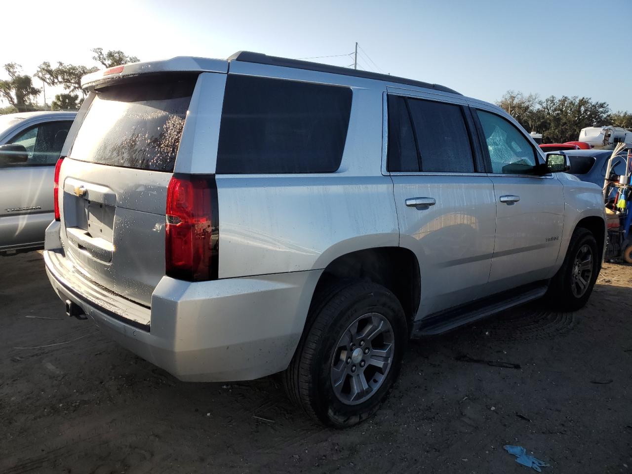 VIN 1GNSCAKC4JR382230 2018 CHEVROLET TAHOE no.3