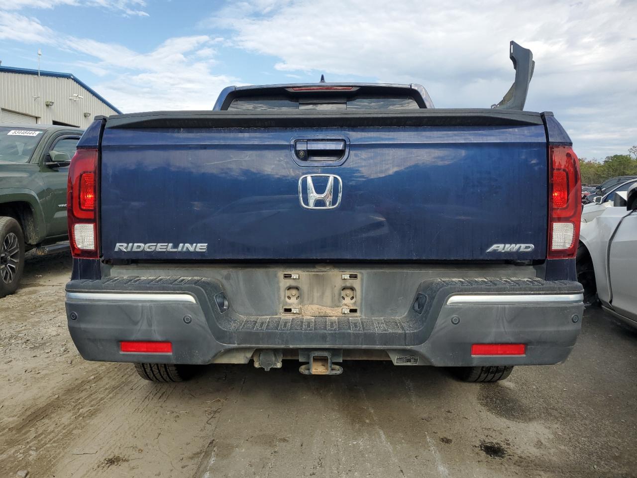 2017 Honda Ridgeline - Image 6