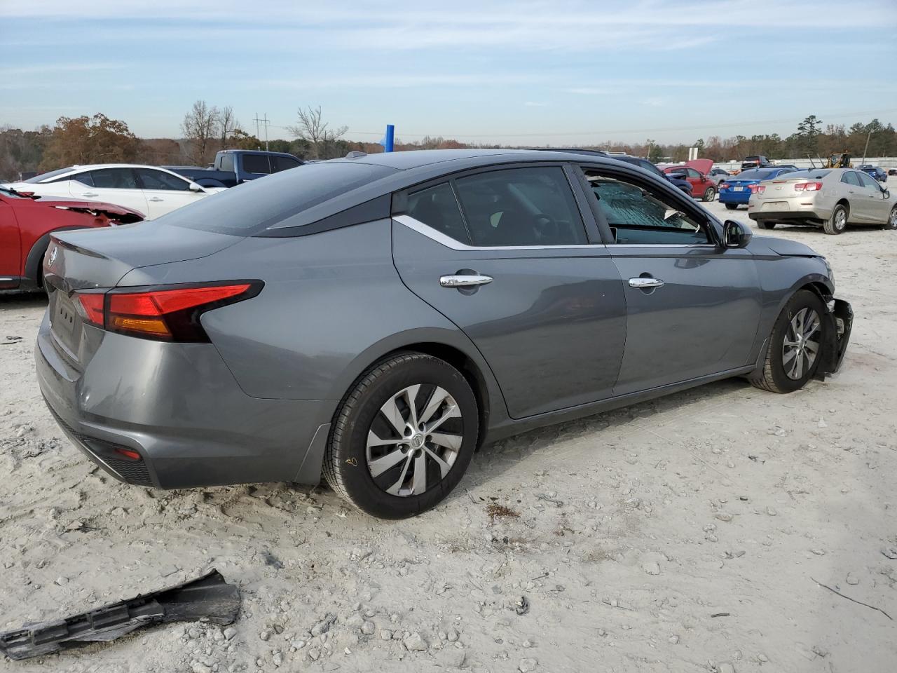 2020 Nissan Altima - Image 3