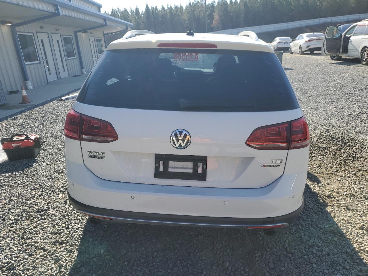 2017 Volkswagen Golf - Image 6