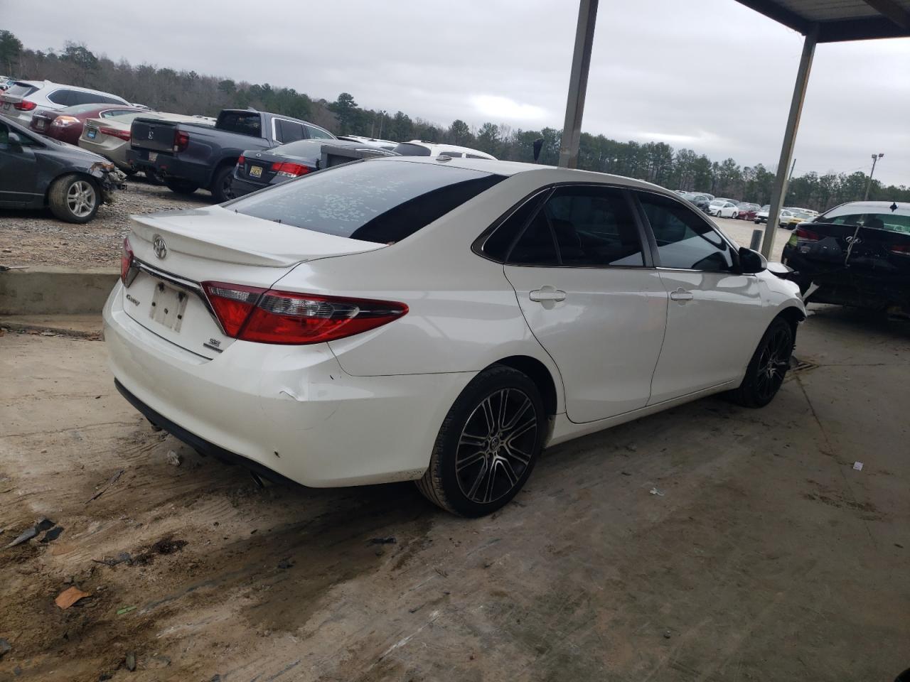 VIN 4T1BF1FK0GU142403 2016 TOYOTA CAMRY no.3