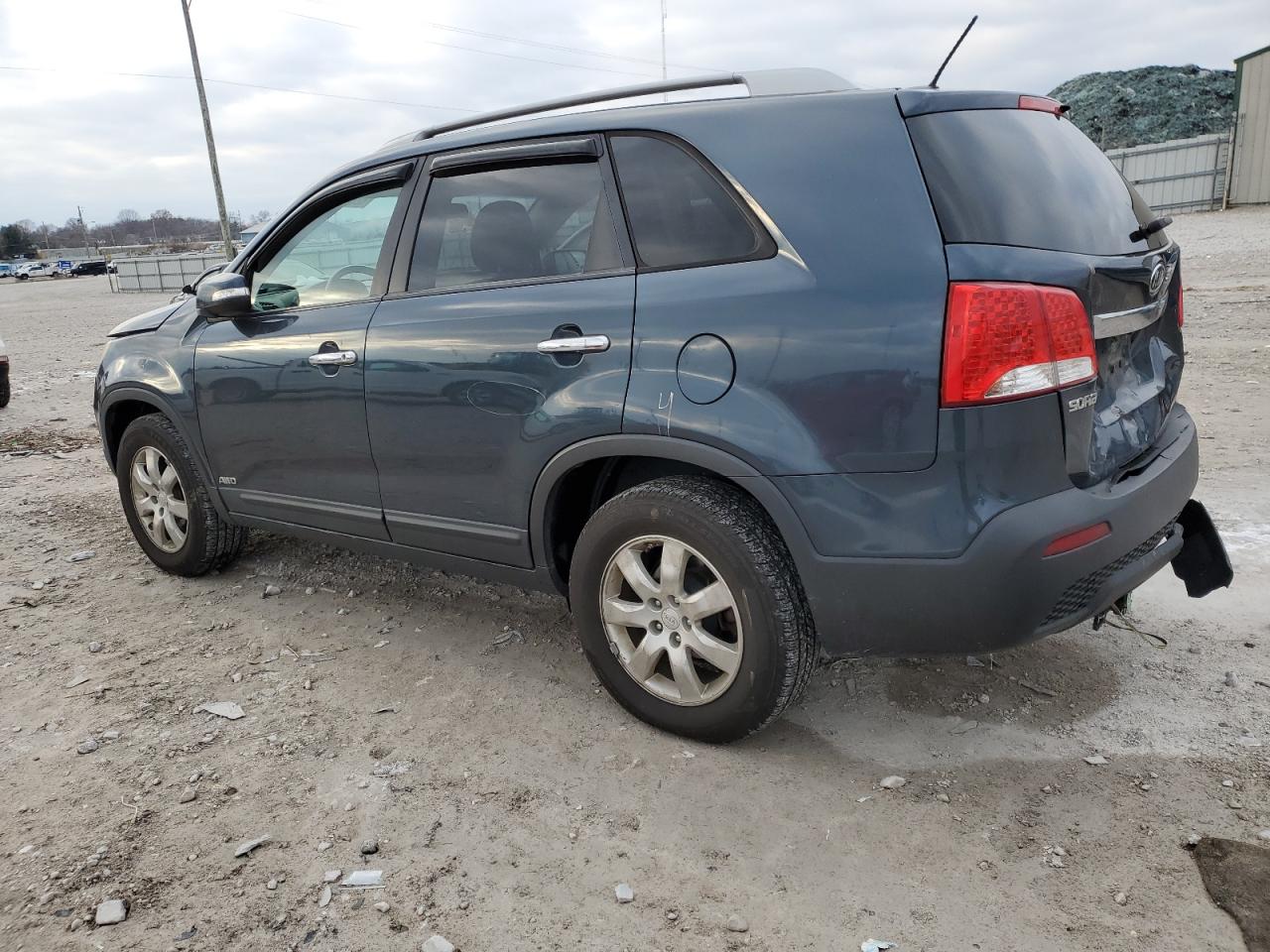 2011 Kia Sorento - Image 2