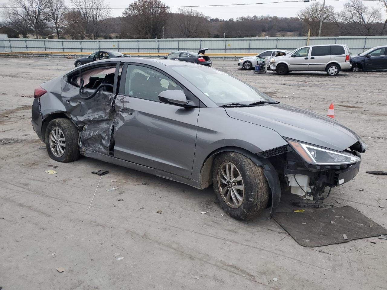2019 Hyundai Elantra - Image 4