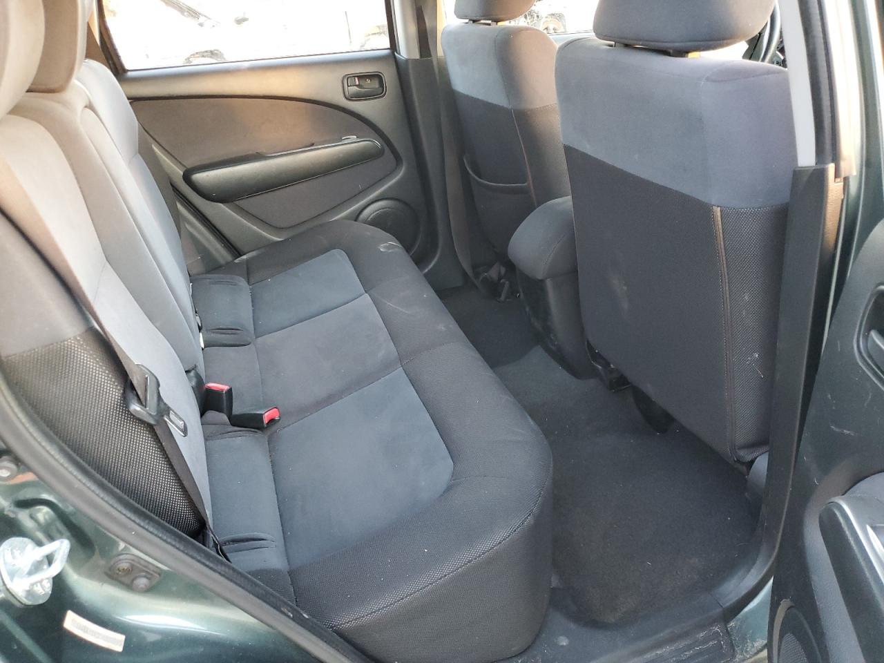 2005 Mitsubishi Outlander - Image 11